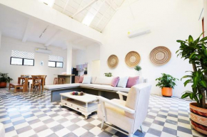 Casa Bruna, Aldaba Selection